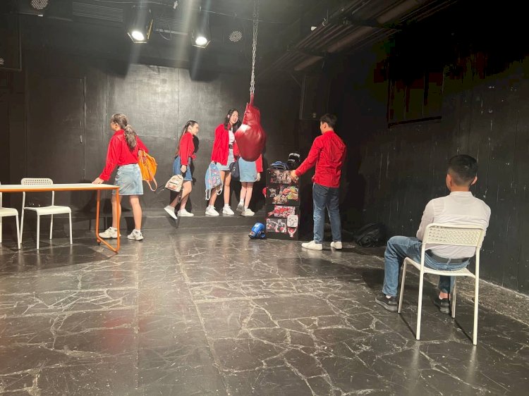 Алматылық оқушылар буллинг туралы спектакль қойды