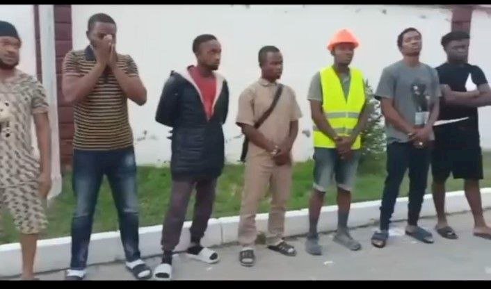 Қонаев қаласындағы құрылыстардың бірінде африкалықтар еңбек еткен