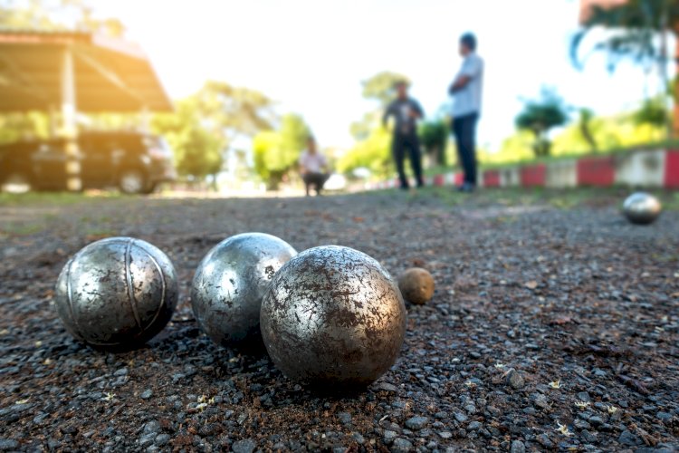 Асық атуға ұқсас ойын