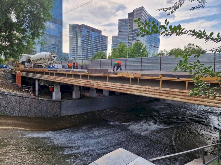 Есентай өзенінің көпірінде жұмыс күні-түні жүріп жатыр