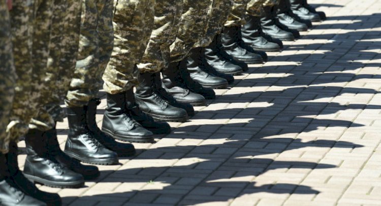 Қай санаттағы адамдар әскери қызметтен босатылуы мүмкін?