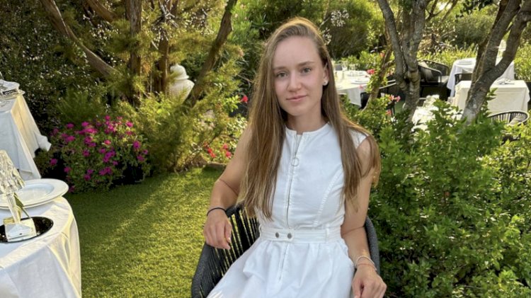 Елена Рыбакина Сардиния аралындағы демалысынан фотолар жариялады