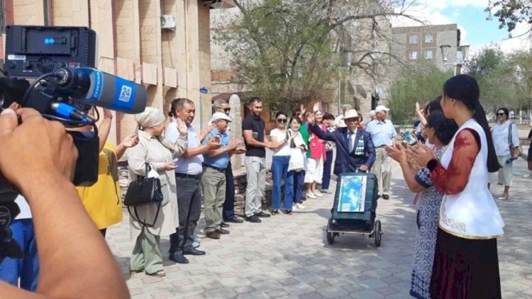 Ұлытаулық ақсақал әлемді жаяу саяхаттамақ