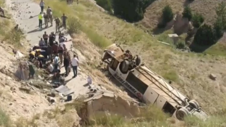 Түркияда 120 метр биіктіктен автобус құлады