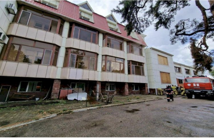 «Алматы» қонақ үйінің ғимаратынан өрт шықты, 100-ден астам адам эвакуацияланды