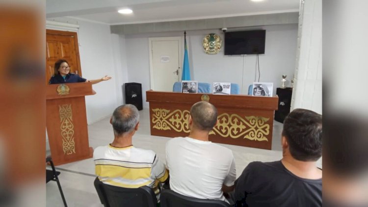 “Абайды сүй, адам бол”