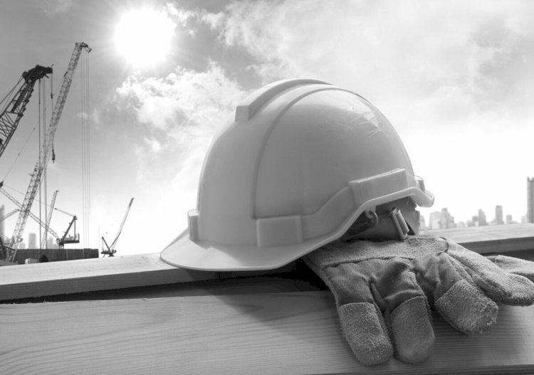 Астанада екі құрылысшы 15-ші қабаттан құлап мерт болды