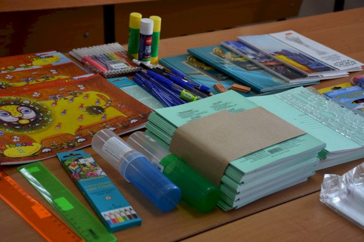 «Мектепке жол»: Алматыда балаларды оқу жылына дайындауға қалай көмектеседі