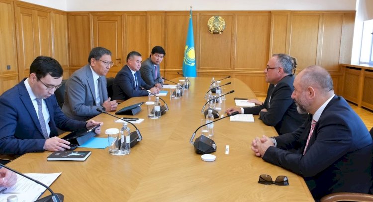 Ерболат Досаев Алматы халықаралық әуежайын дамыту жөнінде кеңес өткізді