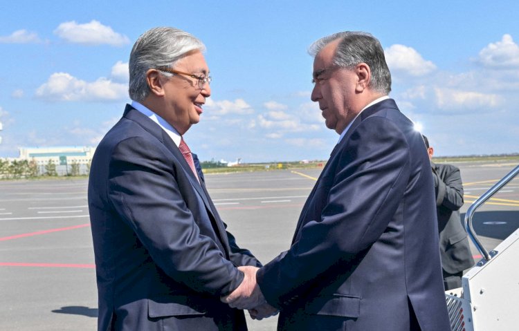 Тәжікстан Президенті елімізге жұмыс сапармен келді