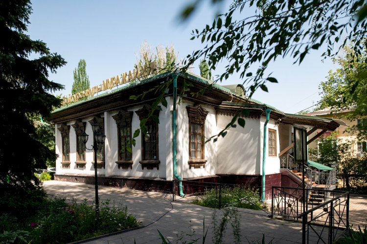 Оқу орны көп көше