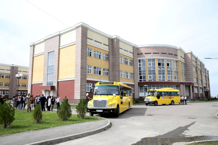 Ыңғайлы көлік. Алматыда балалар мектепке автобуспен барады