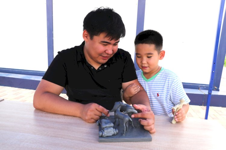 «Әке –асқар тау, биік шың»