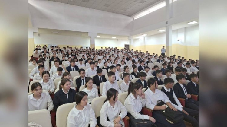 Алматының тәртіп сақшылары қала мектептерінде дәріс оқуда