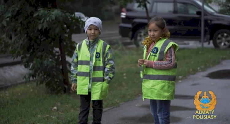 Алматыда мектеп оқушылары жол қауіпсіздігі бойынша науқанға қатысты