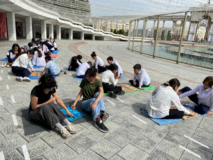 Алматыда мектеп оқушылары арасында тоғызқұмалақтан әлем чемпионаты өтеді 