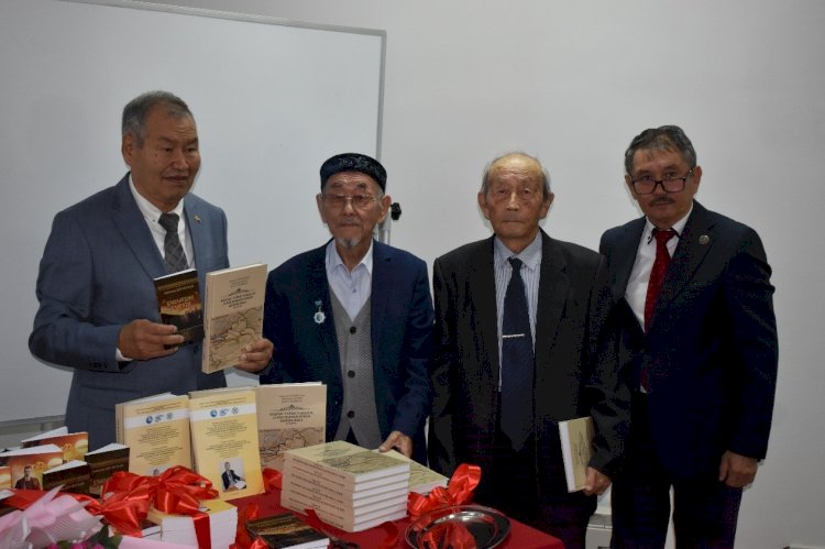 Тарихшы ғалымдарға арналған стипендия тағайындалды