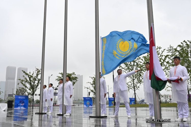 Көк тудың желбірегені...