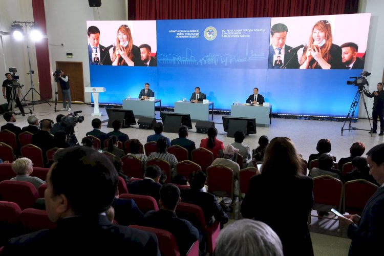 Ерболат Досаев егде жастағы еріктілер мектебіне қолдау көрсетуді тапсырды