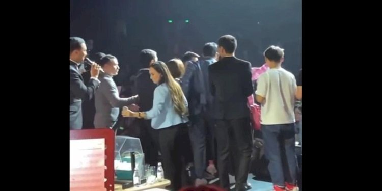 Алматыға келген түрік актерін жанкүйерлері шошытып алды