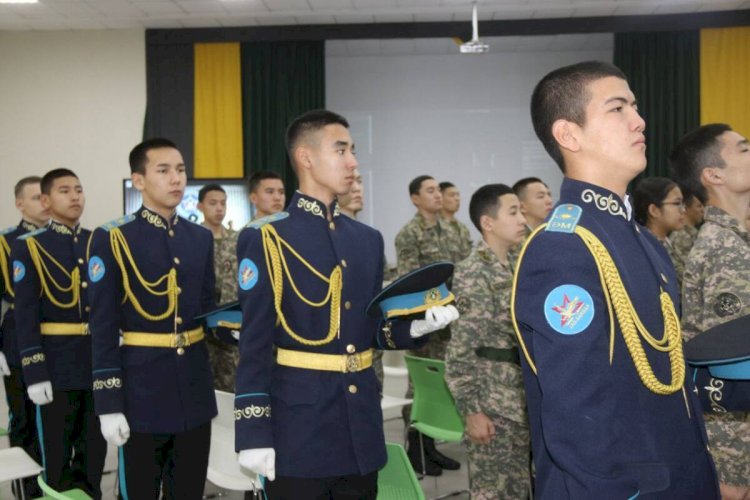 Алматы академиясының басшысы Павлодарда кадеттермен кездесті