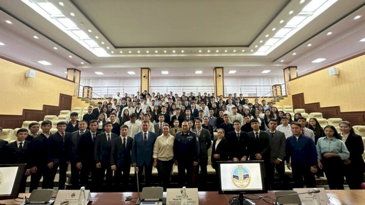 Алматыда ІІМ академиясының басшысы 100-ден астам студентке дәріс өткізді