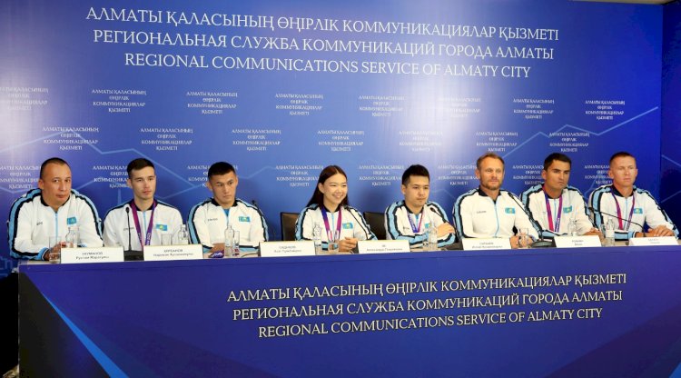 Азиада жүлдегерлері алматылықтарды Республикасының күнімен құттықтады