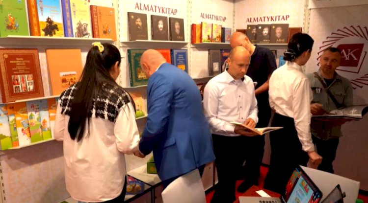 Қазақ баспагерлері әлемдегі атақты кітап жәрмеңкесіне қатысып жатыр