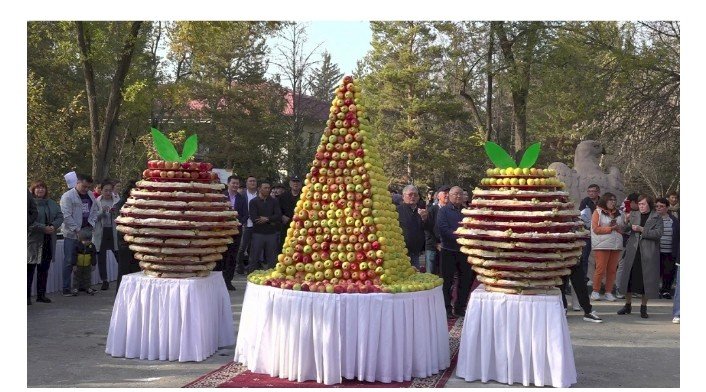 Алматылықтар халықаралық алма күнін атап өтті