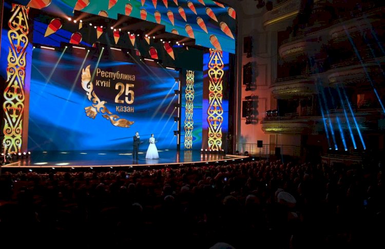 Мемлекет басшысы Республика күніне арналған салтанатты концертке барды 