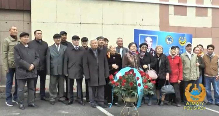 Алматыда ҰОС ардагері Оранғали Есенғазиевке арналған ескерткіш тақта орнатылды