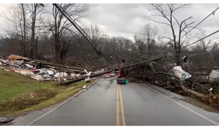 АҚШ-та торнадодан үйлер қирады