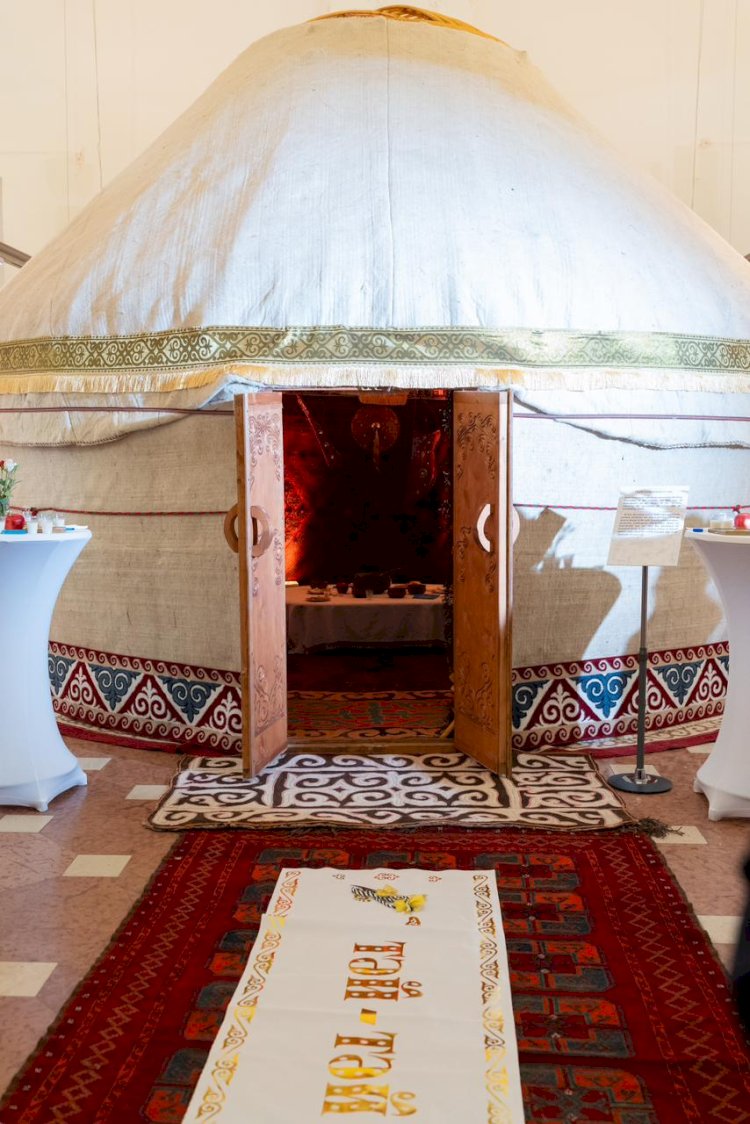 Алматы қаласы тарихы музейі Вена төріне қазақтың киіз үйін тікті