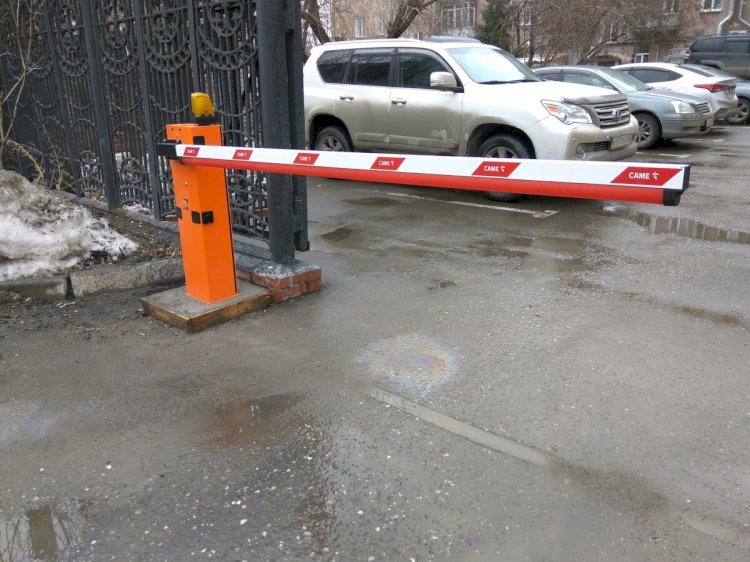 Заңсыз қойылған жол белгісі