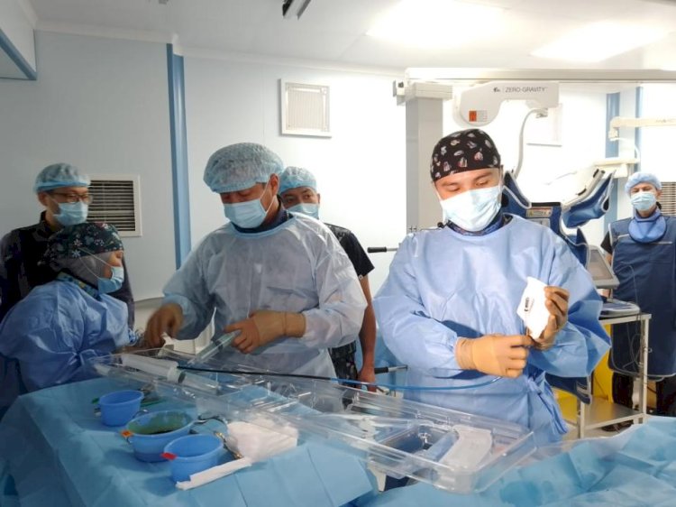 Кардиология және ішкі аурулар ҒЗИ-да алғаш рет электродсыз кардиостимулятор имплантталды