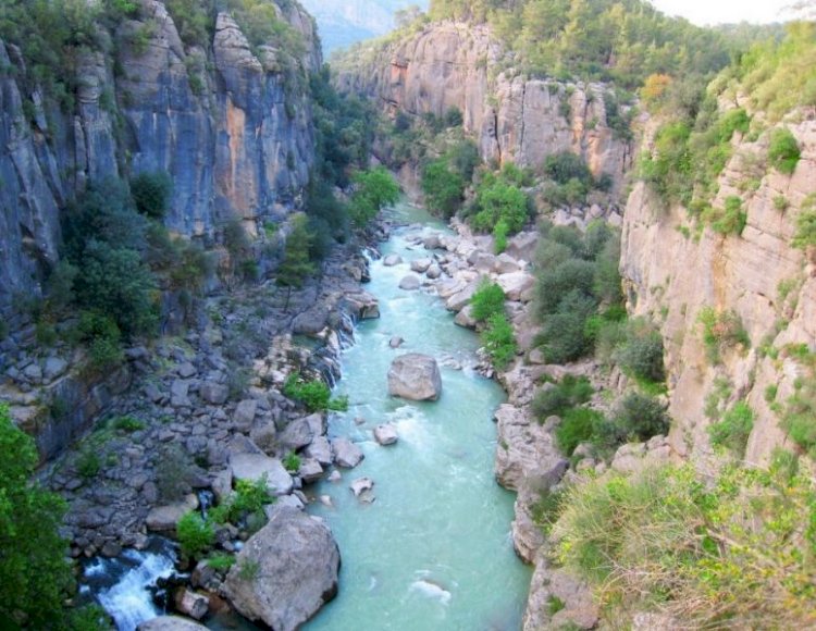 Турист 50 метр биіктен құлап қаза болды