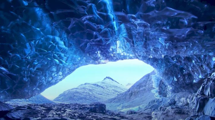 Гренландиялық кәсіпкер БАӘ-не мұз сата бастады