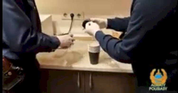 Есірткі курьерлері бетбелгі қою үшін кофе стақандарын пайдаланған