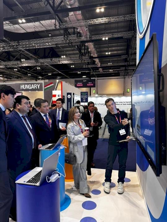 Оқу-ағарту министрі Ұлыбританияда білім беру технологияларының халықаралық көрмесіне қатысты