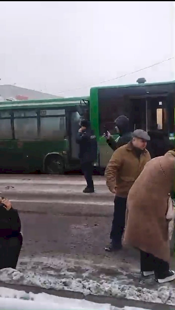 Алматыда жол апаты болып 17 адам зардап шекті