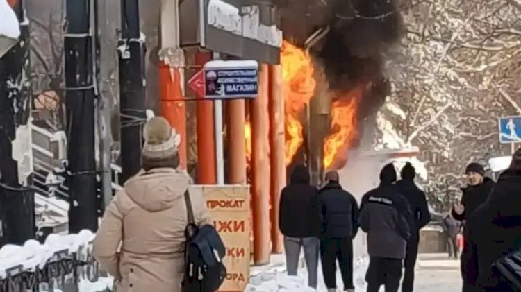 Алматыда гүл сататын дүкен өртенді