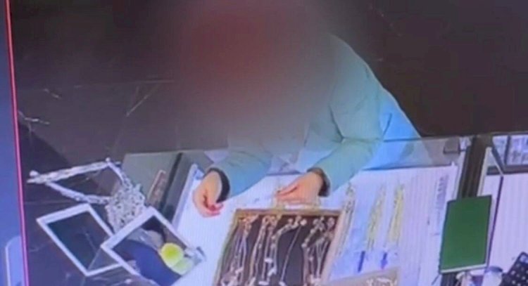 Алматылық әйел Шымкент базарында алтын ұрлаумен айналысқан