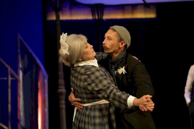 Театр – жансарайды нұрландырады