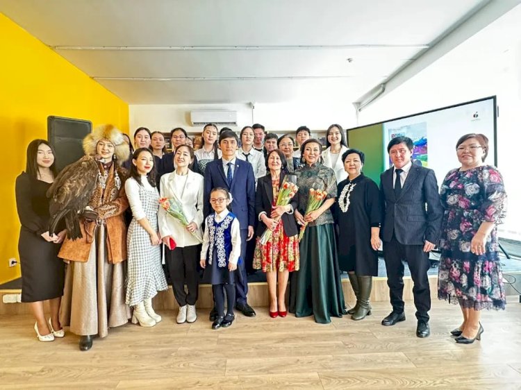 Кітапханадағы кеш көктем-көңіл сыйлады