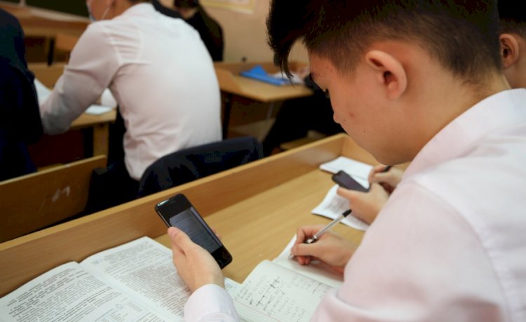Смартфоннан балалардың соқыр болып қалу қаупі жоғары