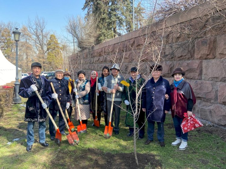 Ақсақалдар ағаш екті