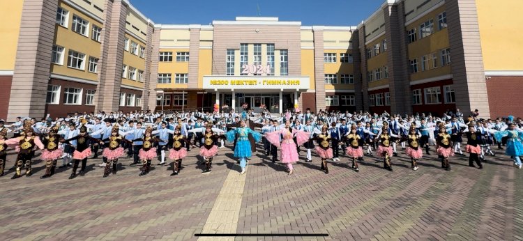 «Қара жорғаға» биледі