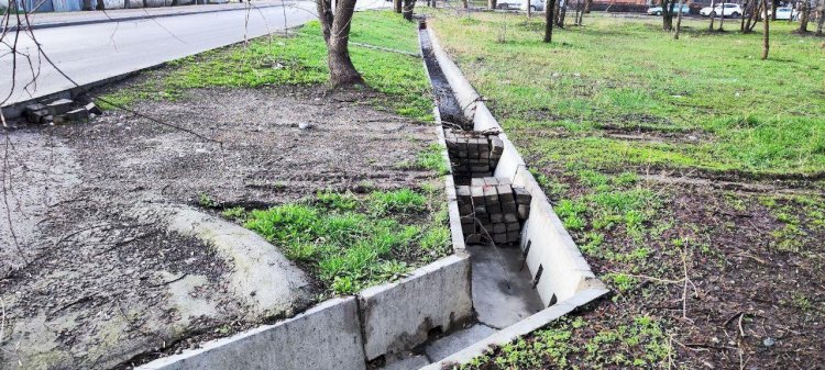 Ескі дөңгелек, жаялықтар мен кәстрөлдер...