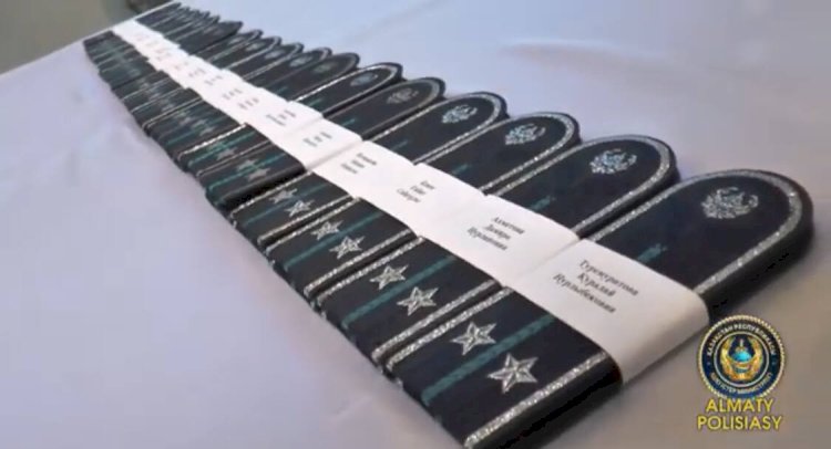 Алматыда жас полицейлер алғашқы шендерін алды