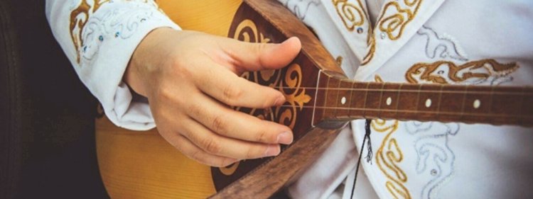 Заманауи домбырашы моделі айғақталған кеш